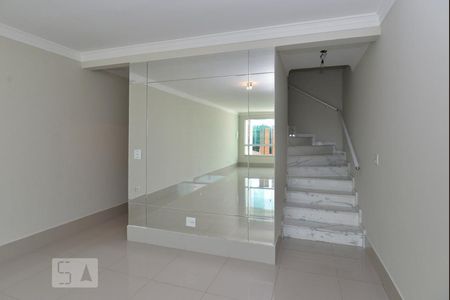 Sala de casa à venda com 3 quartos, 210m² em Piqueri, São Paulo