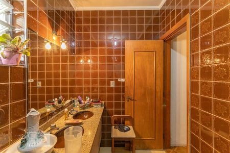 Casa à venda com 450m², 3 quartos e 6 vagasBanheiro Suíte 1