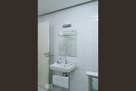 Casa à venda com 165m², 4 quartos e 2 vagasBANHEIRO