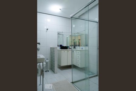 Casa à venda com 165m², 4 quartos e 2 vagasBANHEIRO