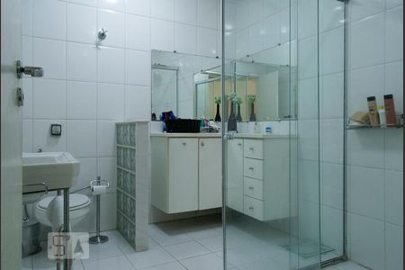 Casa à venda com 165m², 4 quartos e 2 vagasBANHEIRO