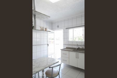 Casa à venda com 165m², 4 quartos e 2 vagasCOZINHA