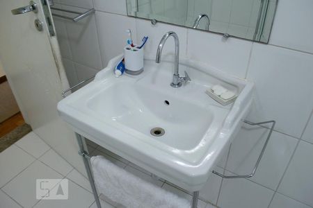 Casa à venda com 165m², 4 quartos e 2 vagasBANHEIRO