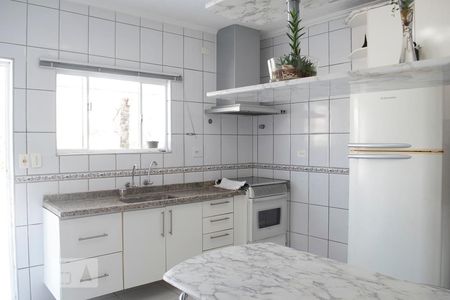 Casa à venda com 165m², 4 quartos e 2 vagasCOZINHA