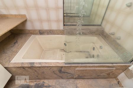 Apartamento à venda com 170m², 4 quartos e 3 vagasBanheiro suíte 2