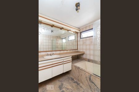 Apartamento à venda com 170m², 4 quartos e 3 vagasBanheiro suíte 2