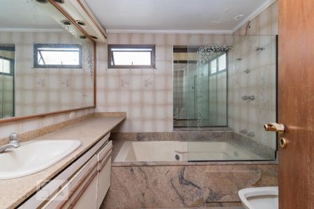 Apartamento à venda com 170m², 4 quartos e 3 vagasBanheiro suíte 2