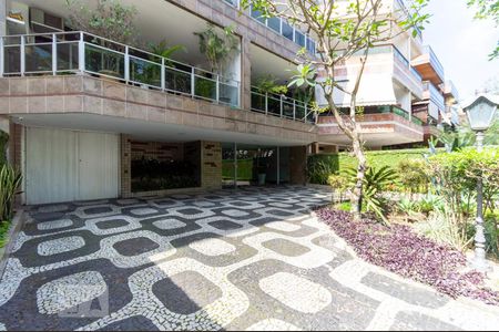 Apartamento para alugar com 252m², 3 quartos e 2 vagas Apartamento para alugar com 252m², 3 quartos e 2 vagasFachada