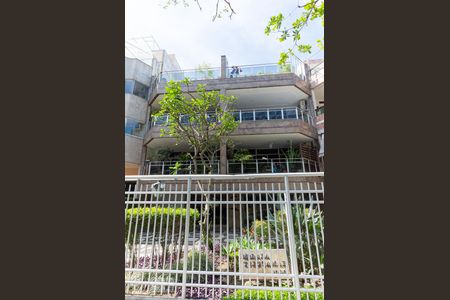 Apartamento para alugar com 252m², 3 quartos e 2 vagas Apartamento para alugar com 252m², 3 quartos e 2 vagasFachada