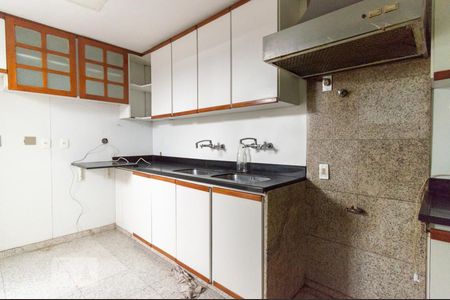 Apartamento para alugar com 252m², 3 quartos e 2 vagas