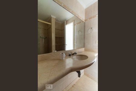 Apartamento para alugar com 252m², 3 quartos e 2 vagas Apartamento para alugar com 252m², 3 quartos e 2 vagasBanheiro da Suíte 2