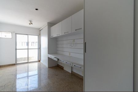 Apartamento para alugar com 252m², 3 quartos e 2 vagas Apartamento para alugar com 252m², 3 quartos e 2 vagasSuíte 2