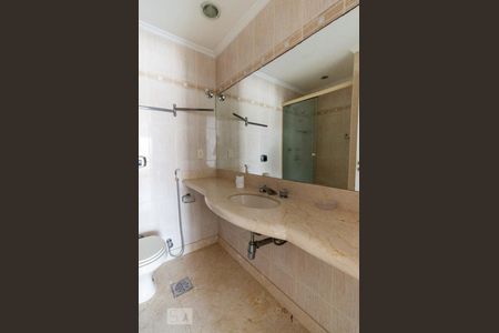 Apartamento para alugar com 252m², 3 quartos e 2 vagas Apartamento para alugar com 252m², 3 quartos e 2 vagasBanheiro da Suíte 2