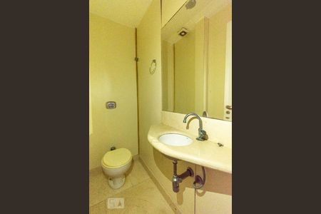 Apartamento para alugar com 252m², 3 quartos e 2 vagas Apartamento para alugar com 252m², 3 quartos e 2 vagasBanheiro da Suíte 3