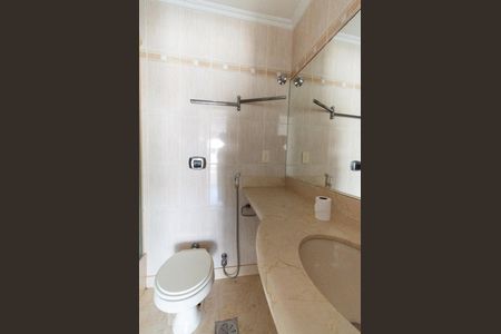 Apartamento para alugar com 252m², 3 quartos e 2 vagas Apartamento para alugar com 252m², 3 quartos e 2 vagasBanheiro da Suíte 2