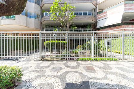 Apartamento para alugar com 252m², 3 quartos e 2 vagas Apartamento para alugar com 252m², 3 quartos e 2 vagasFachada