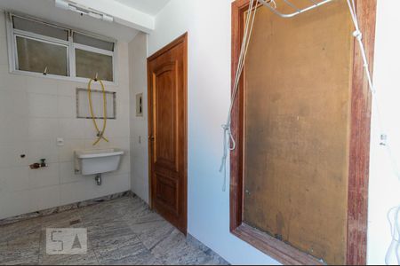 Apartamento para alugar com 252m², 3 quartos e 2 vagas Apartamento para alugar com 252m², 3 quartos e 2 vagasÁrea de Serviço