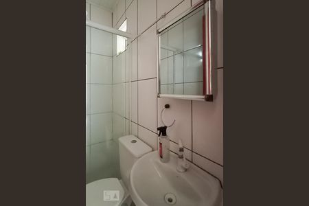 Banheiro social de apartamento para alugar com 1 quarto, 36m² em Jardim Graziela, Barueri