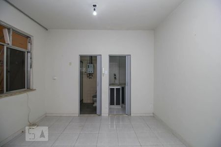 Studio de kitnet/studio para alugar com 1 quarto, 21m² em Catete, Rio de Janeiro