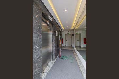 Apartamento à venda com 46m², 2 quartos e 1 vaga Apartamento à venda com 46m², 2 quartos e 1 vagaHall de Entrada/Elevador