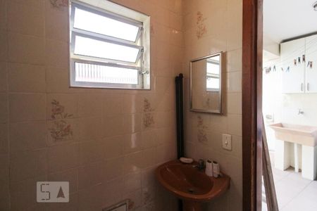 Casa à venda com 220m², 3 quartos e 2 vagas Casa à venda com 220m², 3 quartos e 2 vagasBanheiro de serviço