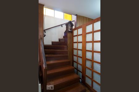 Escada de casa à venda com 4 quartos, 243m² em Tristeza, Porto Alegre