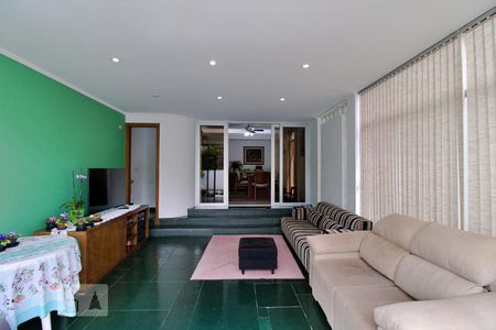 Casa à venda com 288m², 4 quartos e 4 vagasSala de TV