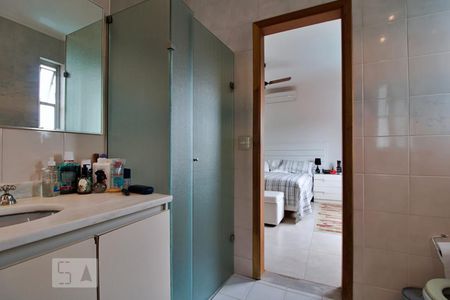 Casa à venda com 288m², 4 quartos e 4 vagasBanheiro da Suíte 1