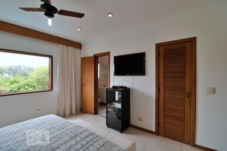 Casa à venda com 288m², 4 quartos e 4 vagasSuíte 1