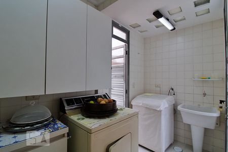 Casa à venda com 288m², 4 quartos e 4 vagasÁrea de Serviço