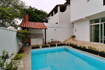 Casa à venda com 288m², 4 quartos e 4 vagasPiscina