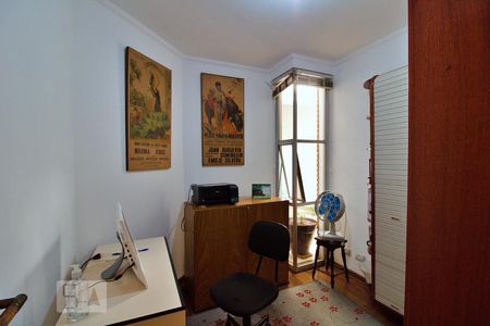 Casa à venda com 288m², 4 quartos e 4 vagasEscritório