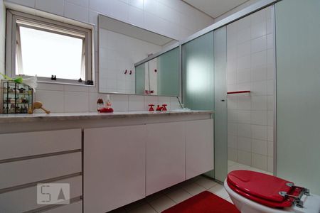 Casa à venda com 288m², 4 quartos e 4 vagasBanheiro da Suíte 2