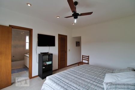 Casa à venda com 288m², 4 quartos e 4 vagasSuíte 1