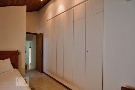 Casa à venda com 288m², 4 quartos e 4 vagasSuíte 2