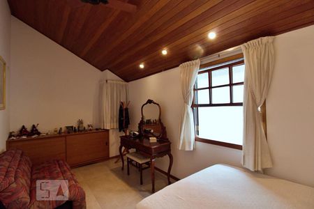 Casa à venda com 288m², 4 quartos e 4 vagasSuíte 2