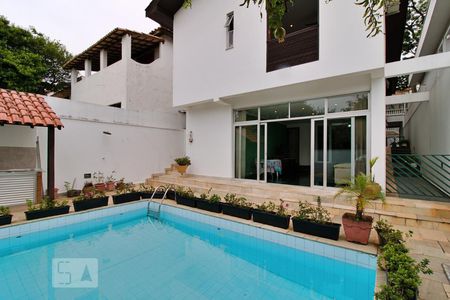 Casa à venda com 288m², 4 quartos e 4 vagasPiscina
