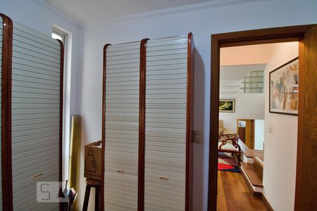 Casa à venda com 288m², 4 quartos e 4 vagasEscritório