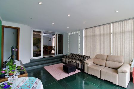 Casa à venda com 288m², 4 quartos e 4 vagasSala de TV