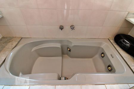 Casa à venda com 288m², 4 quartos e 4 vagasBanheiro da Suíte 1