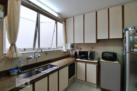 Casa à venda com 288m², 4 quartos e 4 vagasCozinha