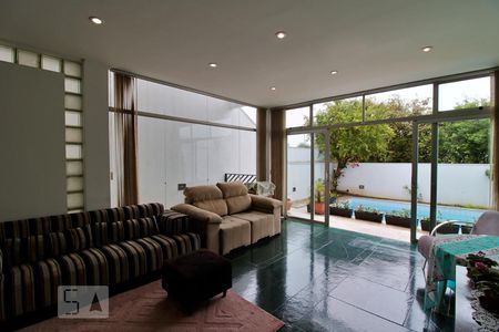 Casa à venda com 288m², 4 quartos e 4 vagasSala de TV