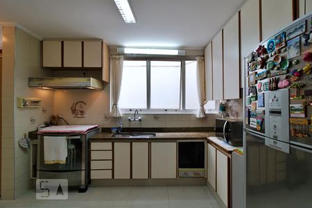 Casa à venda com 288m², 4 quartos e 4 vagasCozinha