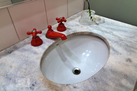 Casa à venda com 288m², 4 quartos e 4 vagasBanheiro da Suíte 2