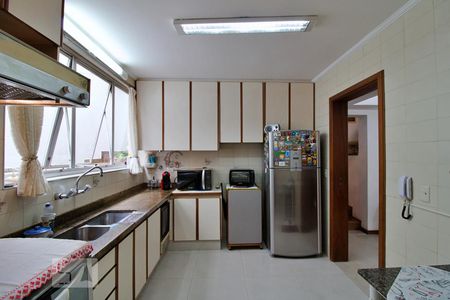 Casa à venda com 288m², 4 quartos e 4 vagasCozinha