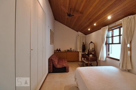 Casa à venda com 288m², 4 quartos e 4 vagasSuíte 2