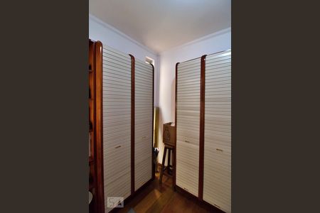 Casa à venda com 288m², 4 quartos e 4 vagasEscritório