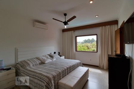 Casa à venda com 288m², 4 quartos e 4 vagasSuíte 1