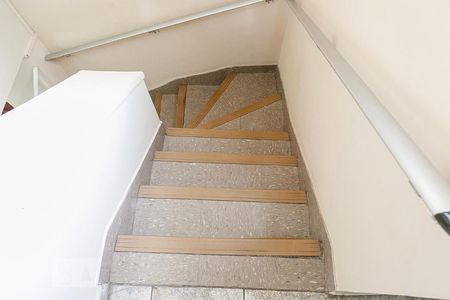 Apartamento à venda com 107m², 3 quartos e 1 vaga Apartamento à venda com 107m², 3 quartos e 1 vagaEscada