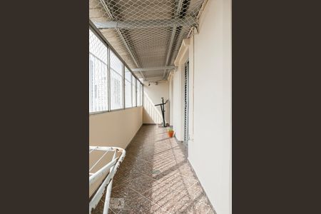 Apartamento à venda com 107m², 3 quartos e 1 vaga Apartamento à venda com 107m², 3 quartos e 1 vagaVaranda